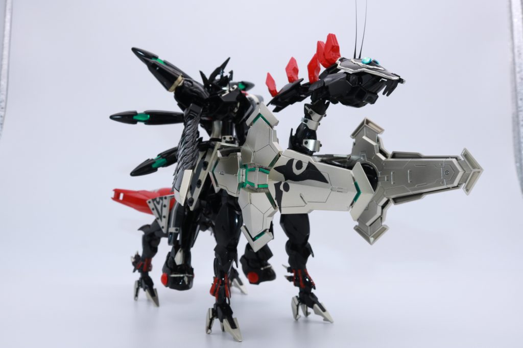 アンチドートマシマシスペシャルのガンダム絶対殺すマン T-selfさんのアークミカエリスに強い感銘を受けて制作開始しました。氏の作品のようにケンタウロス風味にする予定でしたが、二転三転して今の形に落ち着きました