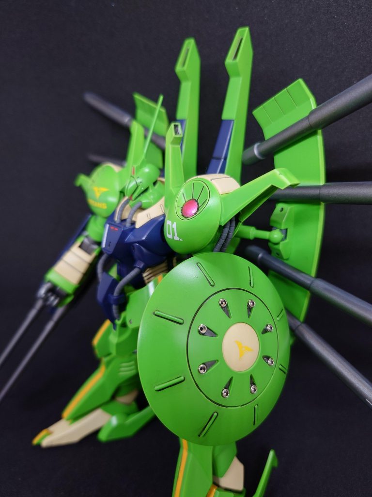 盾には穴あけしてHIQPARTSのFX PIPE(S2.5mm)を埋め込み。