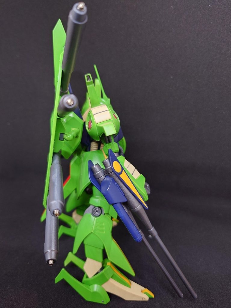 背面ミサイルの先端にはHIQPARTSのEZ GUN MUZZLE(S2.5mm)を埋め込み。