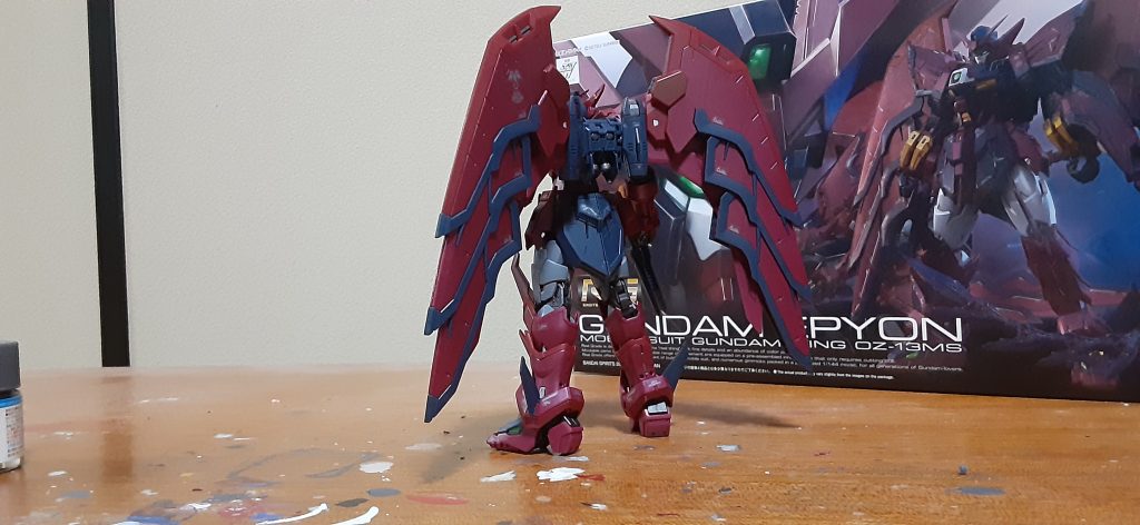 作って触って思い出したのが、そういやエピオンてトゲトゲしてるから触ると痛いんだったと。旧1/144もなかなか造形頑張ってて触りずらかったんですよ。無論このRGと比べたら駄目ですが😂ただあれも見た目悪くないからまた買いたいな。旧キットのアンテナの印象強くてRG小さくね?と思ったら劇中そこまで大きくないw だけどギミックは再現されてましたね。ただほとんど動かないキットでしたから今回「あ、普通に動く」てなりました😂