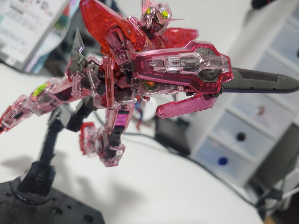 飴細工みたいで綺麗です。GNソードの刃もうすーく赤みかかったメタリックブルーのような綺麗な色です