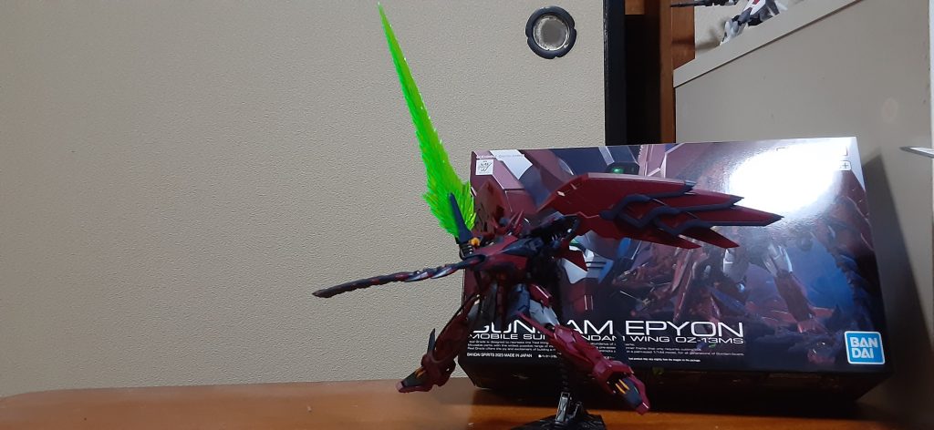 ゼクス「あえて悪魔となろう‼️」一応バルジ切りの再現。ビームソードのエフェクト1種類しかなくてどうかな?と思ったら十分なデカさ。ゼロと同じシステムが入っているのは知られてますが、勝利へのアプローチがゼロシステムとは少し違うのは今回のRGの説明書で初めて知りました。まさか追加設定?