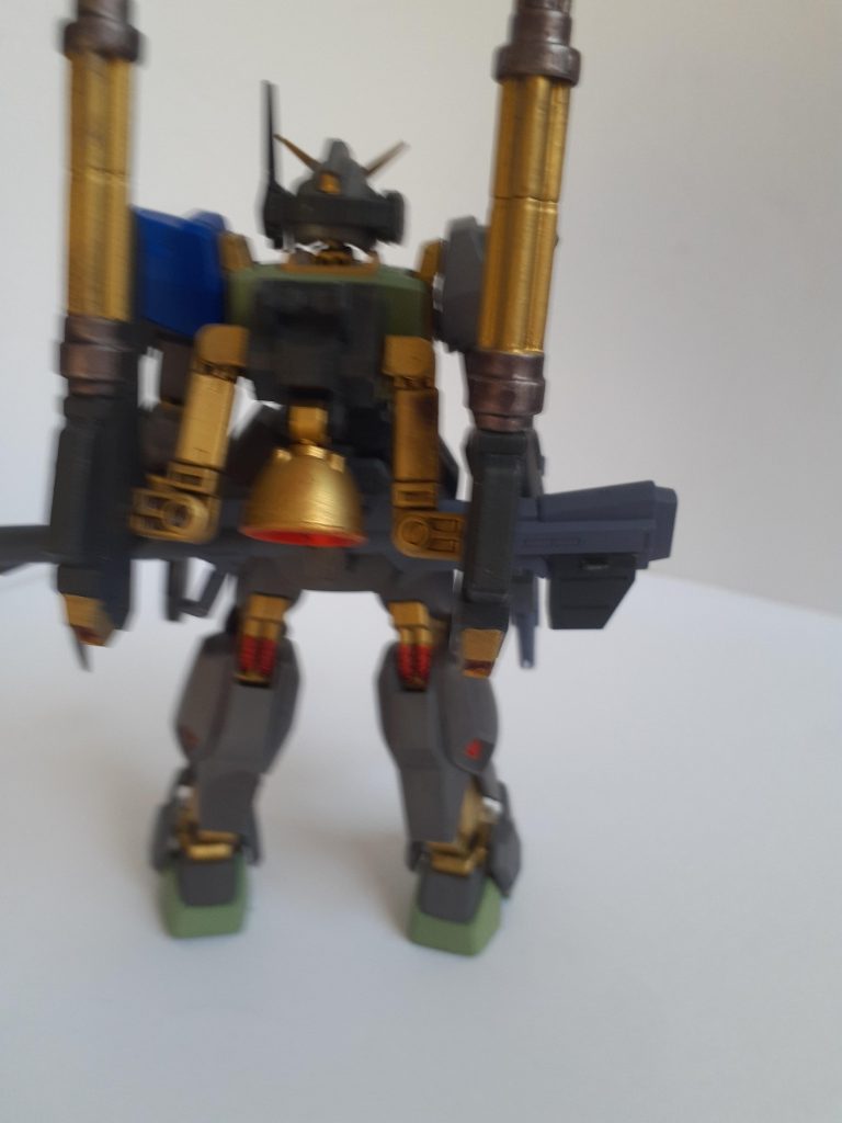 背中はラビオットのランドセルを逆さにして、ビルドファイターズのパーツを装備させました‼️バーニアはモビルハロから使いました‼️