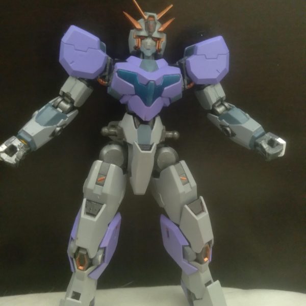 I decided to repaint my Gundvolva. Since I have a new Gundvolva on the way, I decided to repaint this one and make the new one the improved Gundam Leander （2枚目）