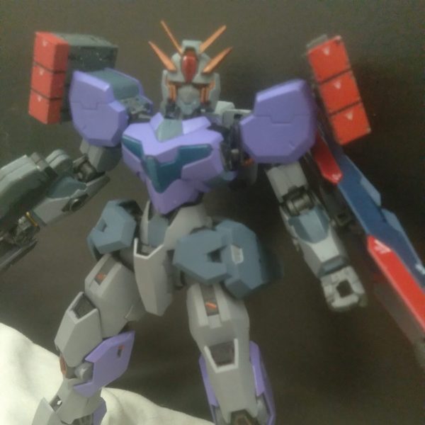 I decided to repaint my Gundvolva. Since I have a new Gundvolva on the way, I decided to repaint this one and make the new one the improved Gundam Leander （1枚目）