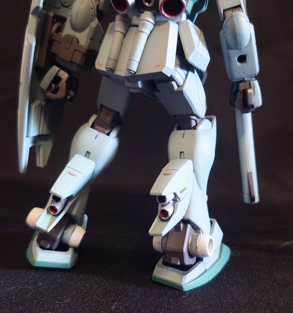 脚部のスラスターはペイルライダーのものを使用してます。ブレイジングシャドウのハイブースト・ジムからヒントを得てます。