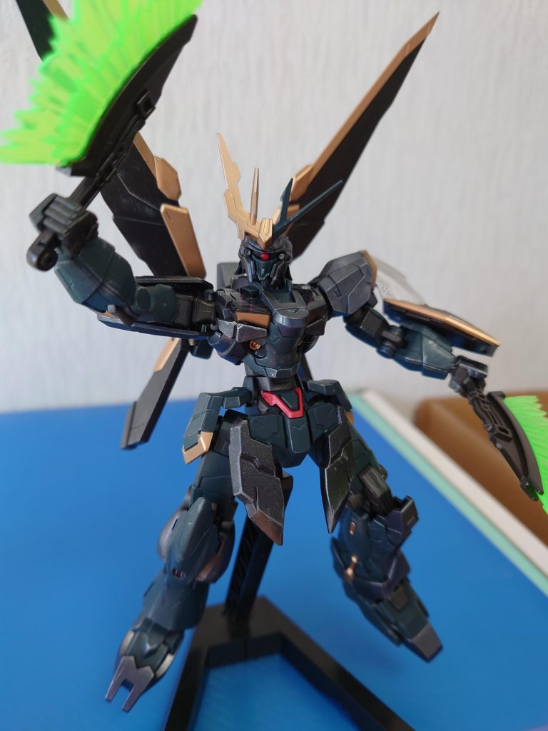 エアリアル改修型の胴体にユニコーンの足、シナンジュスタインの頭、フェイクνの角と肩と右下腿。