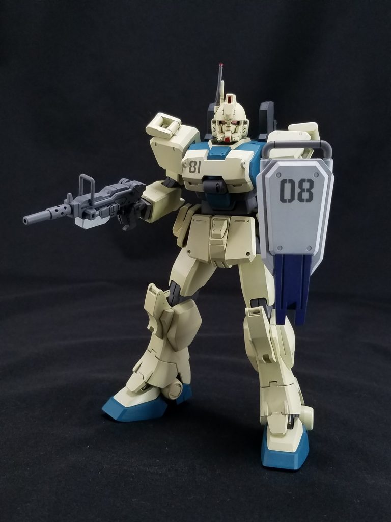 100mmマシンガンとショートシールド装備。