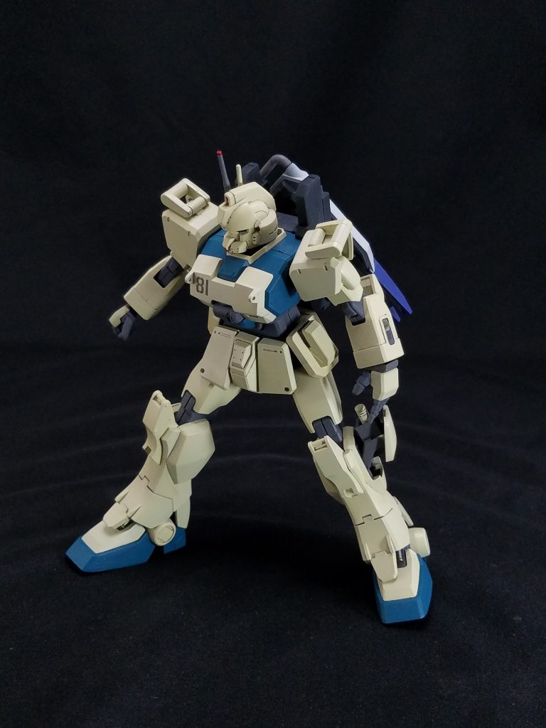 本作の見所その1、シールドをバックパックにマウント&サーベルラックの展開方法を本編使用に変更。サーベルラックはラック部分を別に制作し、付け替えによって再現しまた。それによって陸戦型ジムや今後制作予定の陸戦型ガンダムにも使えます。