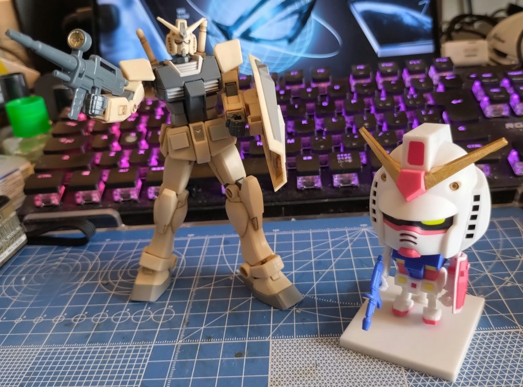 LIMEXつながりでガンプラくんとツーショット。あっ。知らないうちにガンプラくんの腕がヘタれてる…。