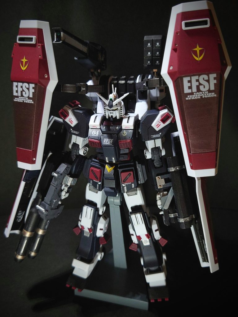 シールドはオレンジの設定なんですがアクリジョンのオレンジがクセ強すぎてうまく塗れなかったので手持ちのアクリジョンで調色してアレンジしました。マジックリンに3回ぶっ込んで塗り直したのは内緒です。