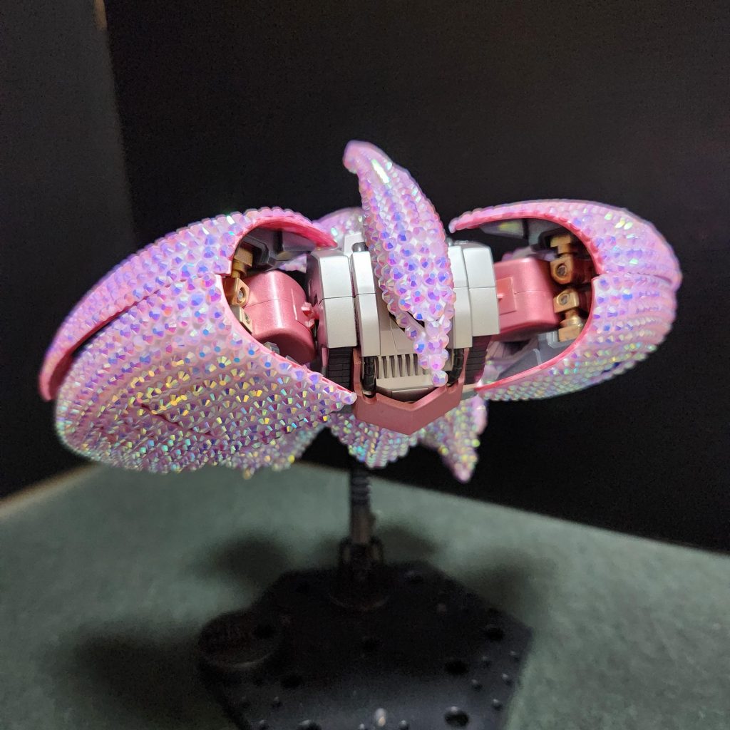 制作中も撮影中もポロポロストーンが取れて大変です。