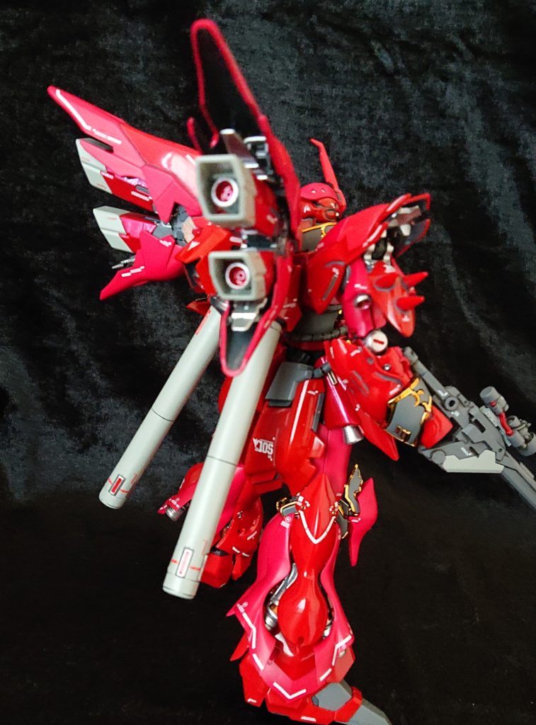 見えるところはパーツ裏側までしっかり筆塗り、重みが出ます。