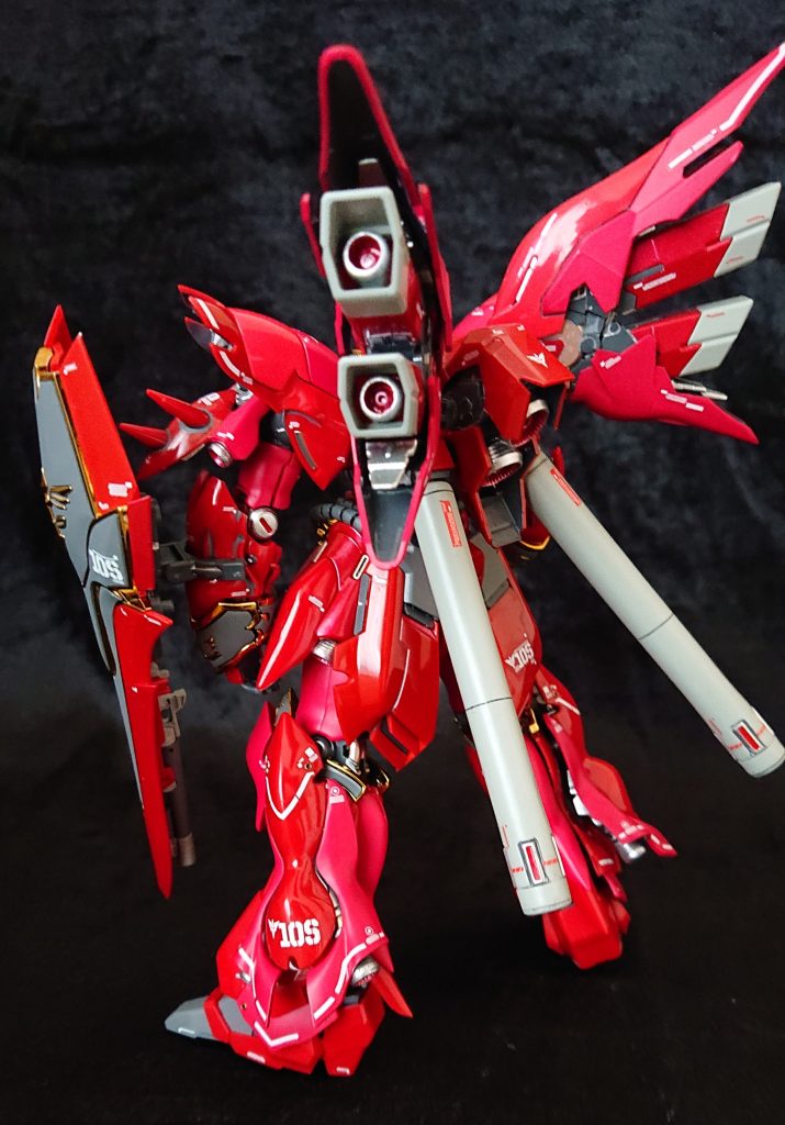 バーニアの内側はメタリックレッドで。