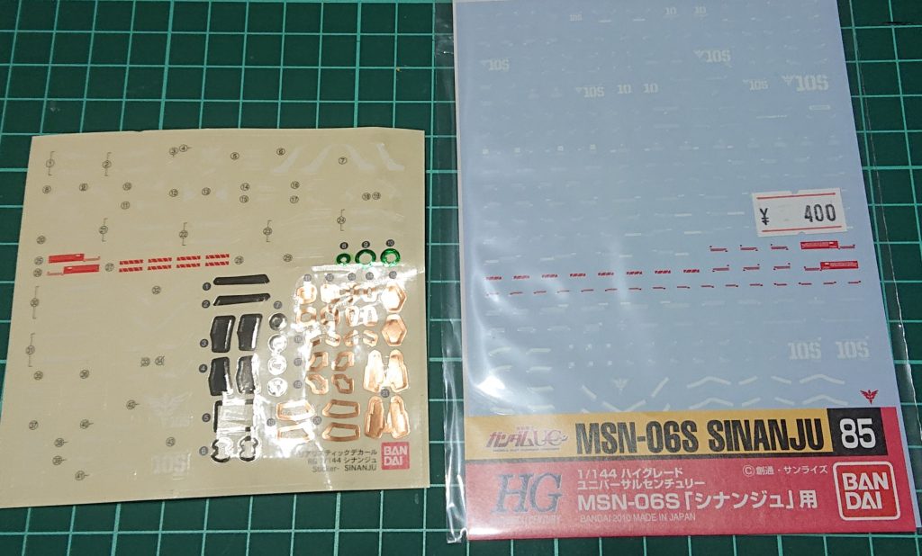 付属のリアリスティックデカールはテカテカなので、水転写デカールを😊ただ、ほとんどの絵柄が全然違うので、MGを参考に見よう見まねで😭100枚近く貼りました😭食わず嫌いでしたが、出来上がれば、さすがRGです。燃えるようでカッコいいなぁ。最後まで、見てくれてありがとー😊感謝！