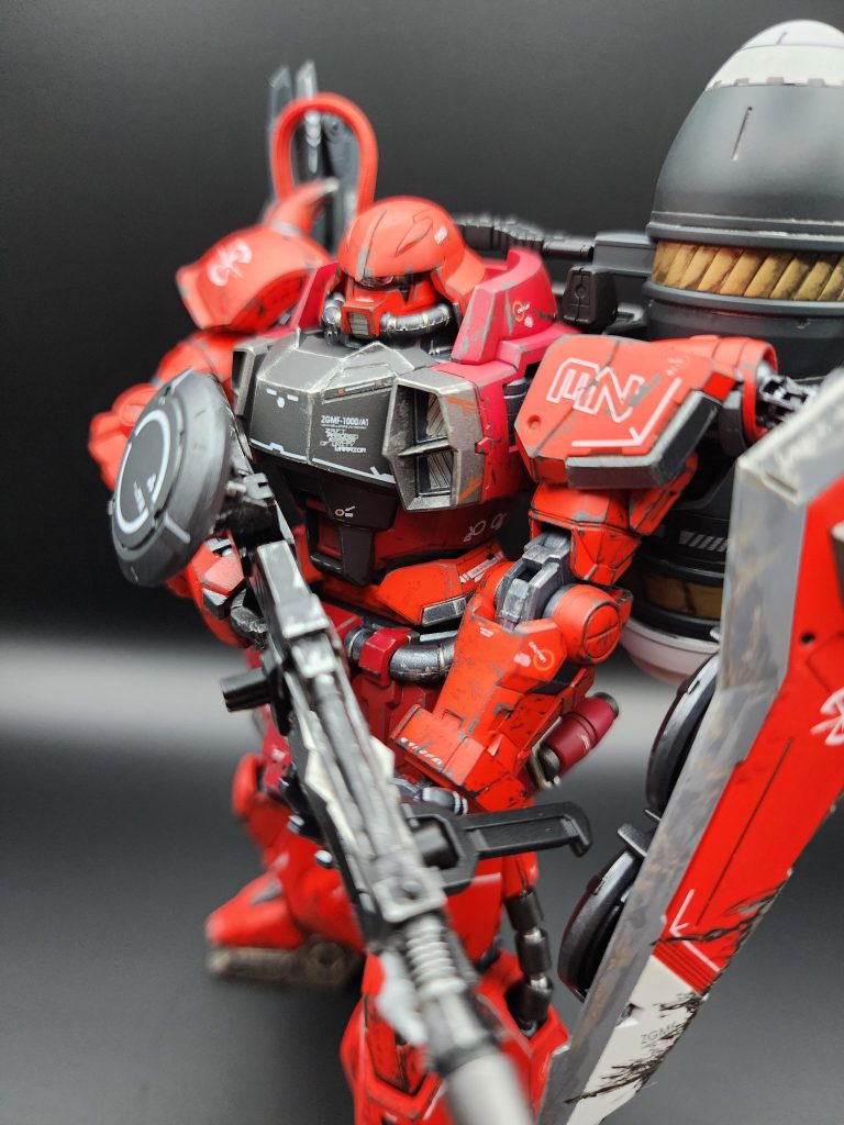 バンダイのカスタマイズマテリアル、3Dレンズシールをモノアイとスコープに使用しました。