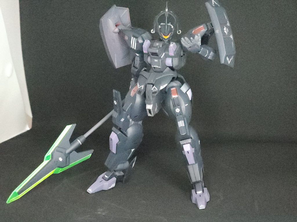 バックパック無しで首1mm、足4mm延長してますカラーリングは画像は黒一色ですが…2色使ってます。胴はガイアのNATOブラック他はガイアのミッドナイトブルーです。実物はもっと青っぽいです。