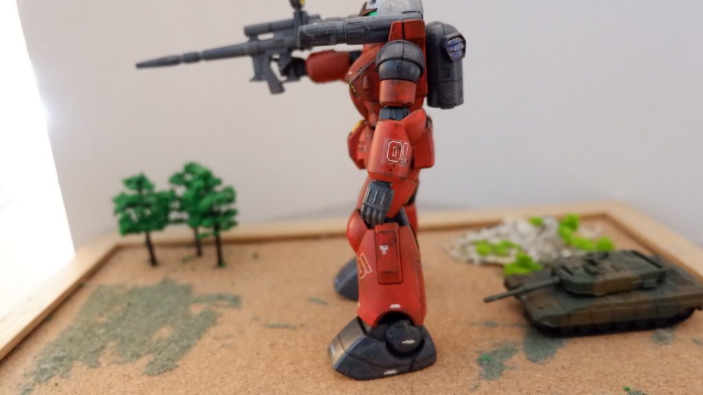 左から、デカールでいみなく01を入れました。スネに貼り付けたのは失敗して歪んだのですがなんか良い感じになった気がしてます。