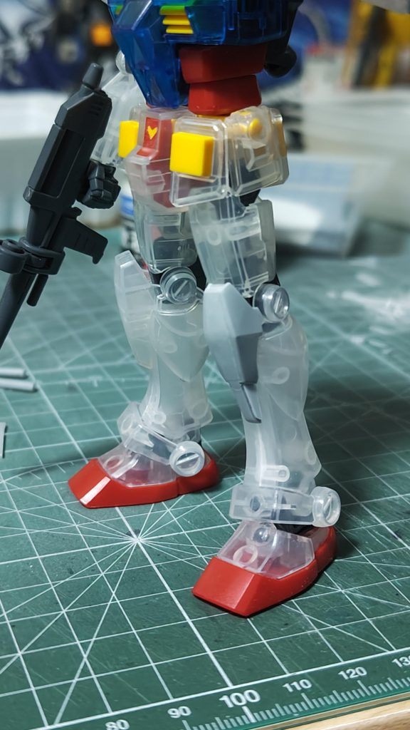 亡くしてプラバンから複製した膝パーツです。妙に上手く出来たと思います。直前にフルスクラッチしてたからそこら辺が技術上がったかなと…。撮影前の組み立てで股関節もへし折ってしまったので完成までかなり難儀しました。