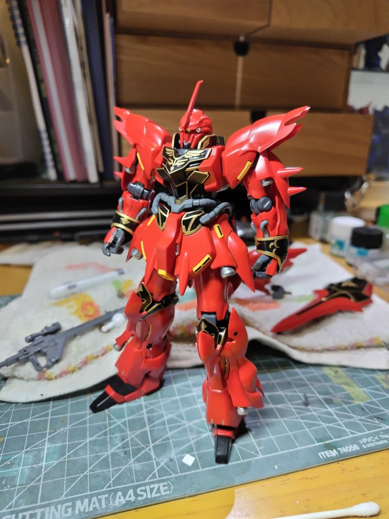 モノアイが確認できる奇跡のショット。マスクの縁を薄く削る等してみましたが、見せるのは難しいですね(_ _;)