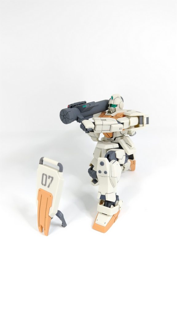 陸戦ガンダムと同じシールドで立たせることができます。