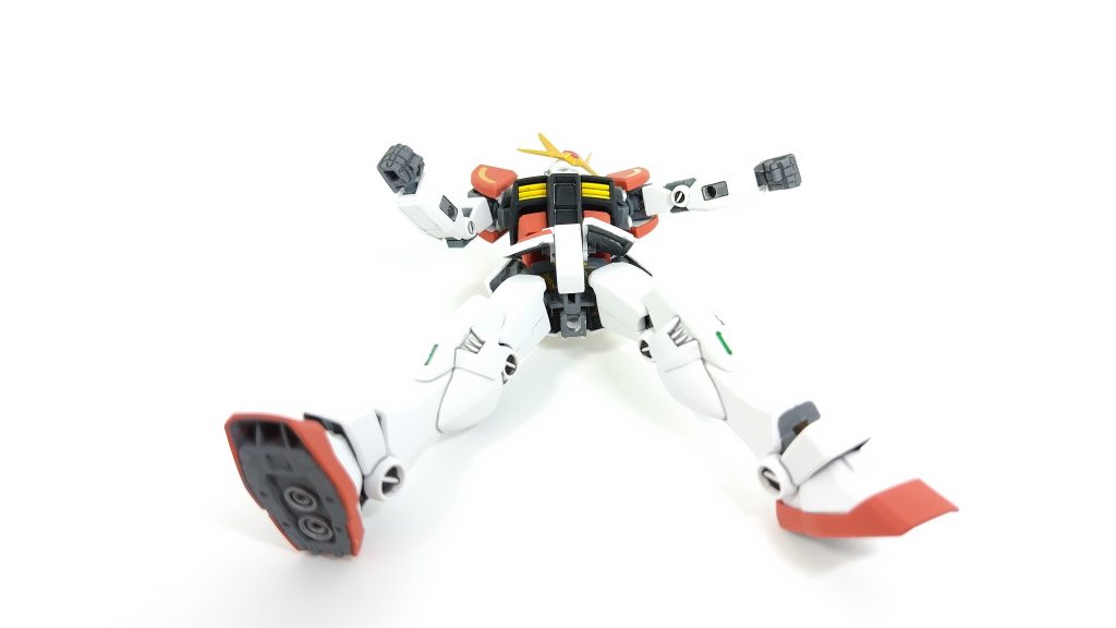 装甲裏は成形色が見えてしまうと…なので、グレイで塗装しています。これだけでも完成度アップしました。ご覧いただきありがとうございました。