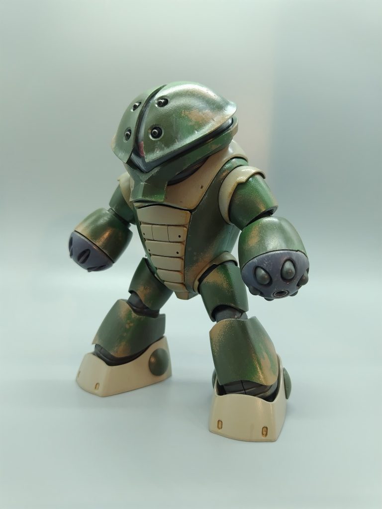 首の軸を前に出しその分エプロンパーツをガシガシ削りました。