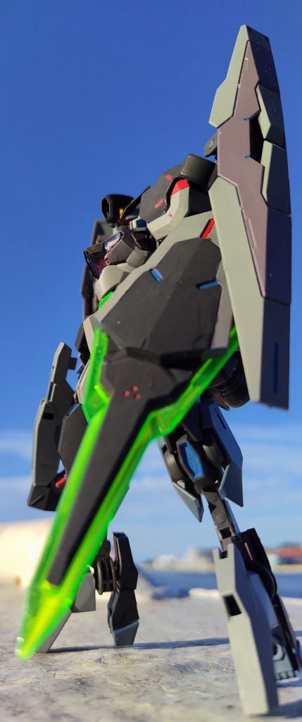 ライトニング的な煽りでさようなら。今回は部分塗装をしてみました。参考機体はGNアーチャー、名付けはFAZZです。