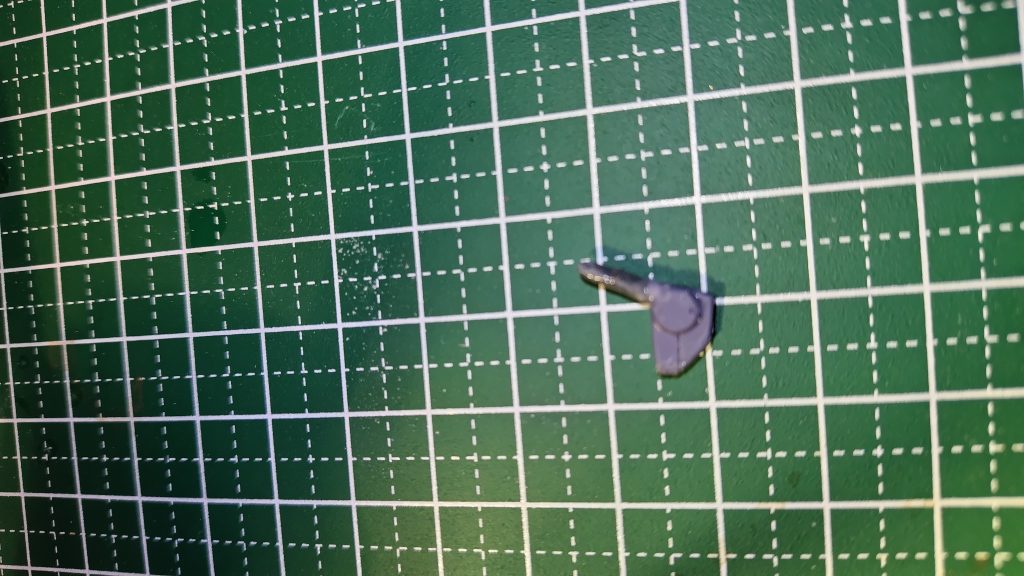 アンテナは折れるためにあるのか?自分も子供の時はよく折ってました。今回はランナーの余剰箇所で製作。