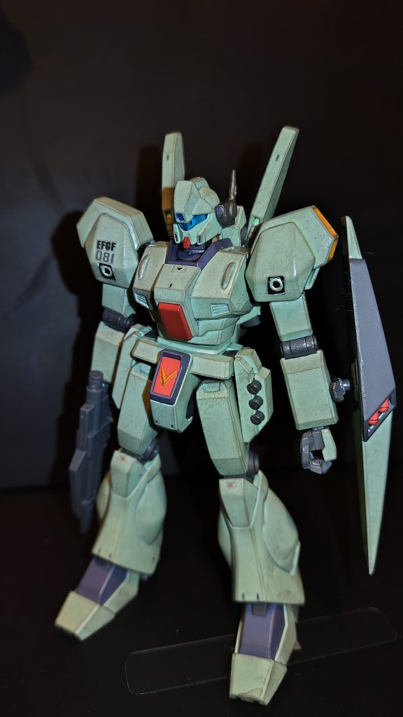 無事に完成しました。ガンダムEz8の余ったステッカーを使用。前作同様にウェザリングマスターCを使用。細かい所は下手ですけど筆で追加部分塗装。