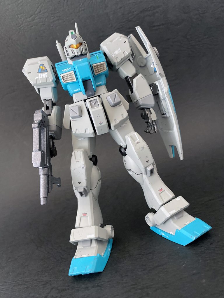 グレーとコーラルブルーが意外とマッチしてると思うのですが。