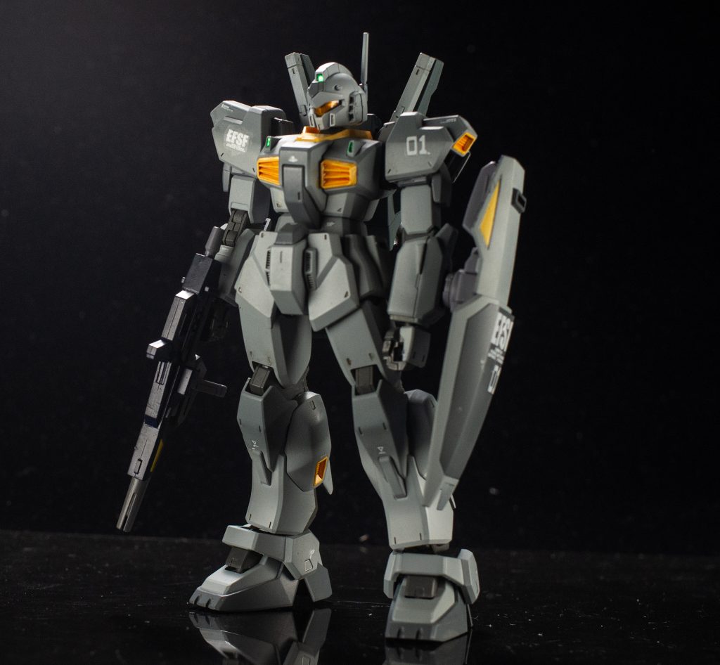 頭部をジム･クゥエルにした先行試作機みたいな感じで同じカラーリングの部隊編成とかしても面白いかもしれませんね