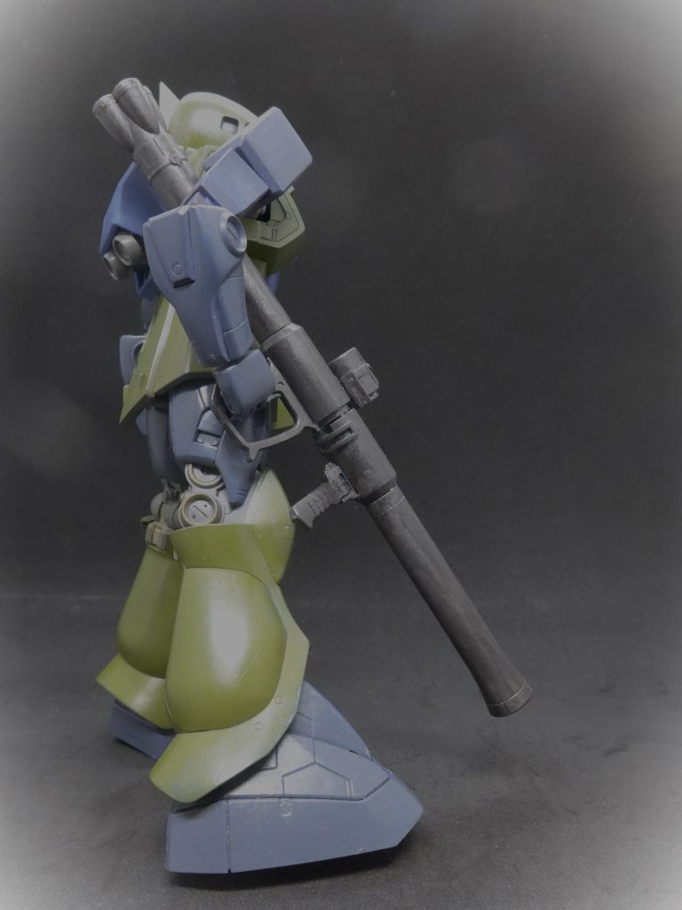 以前に旧ザクリアルタイプとツーショットした機体を、百均化粧品で表面処理し直しました。