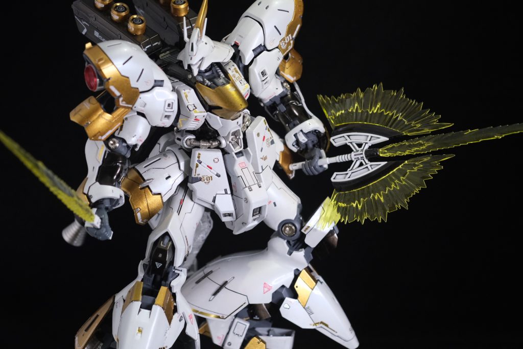 サーベルとアックスのエフェクトはシナンジュから流用。緑だと色に違和感があったので。