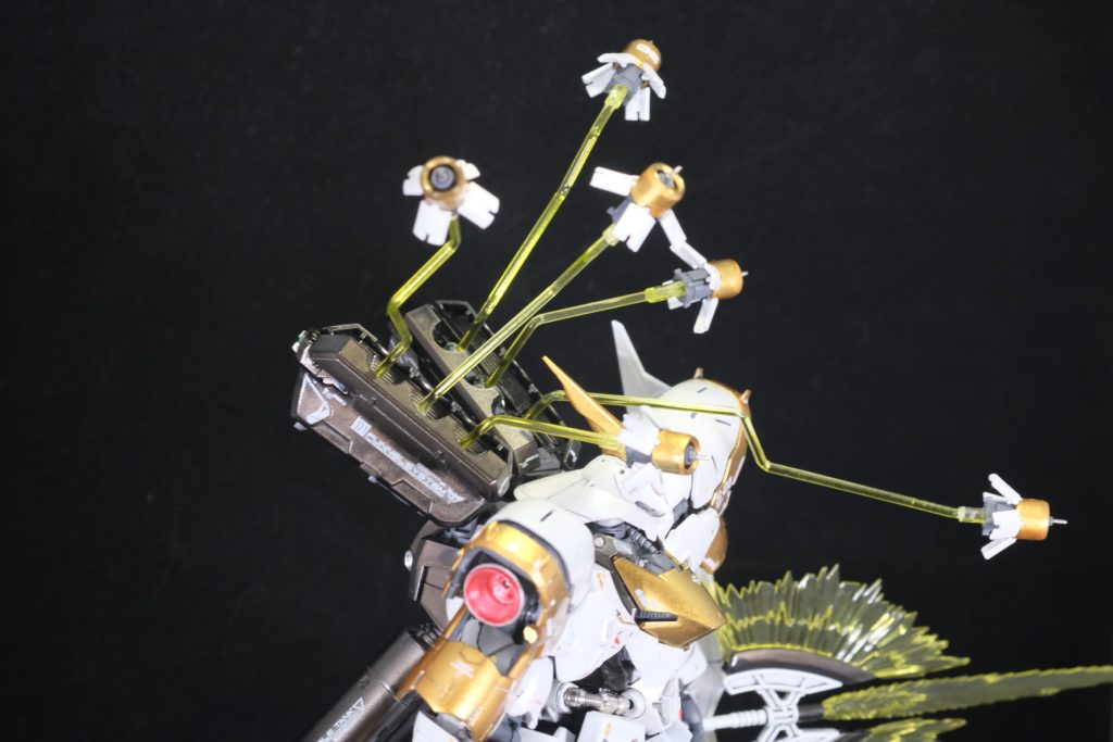 ポロリするからポージングが大変だった。最終的にはディスプレイ用に瞬着で固定しました。