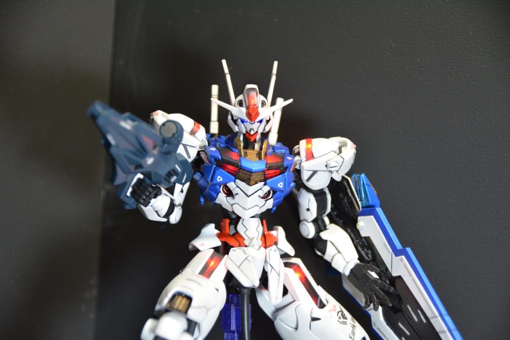 目と赤色の光はスイッチを別にしています。赤色の光をボリューム抵抗にしているのですが回しすぎて撮影中にほとんどショートして( ；∀；)