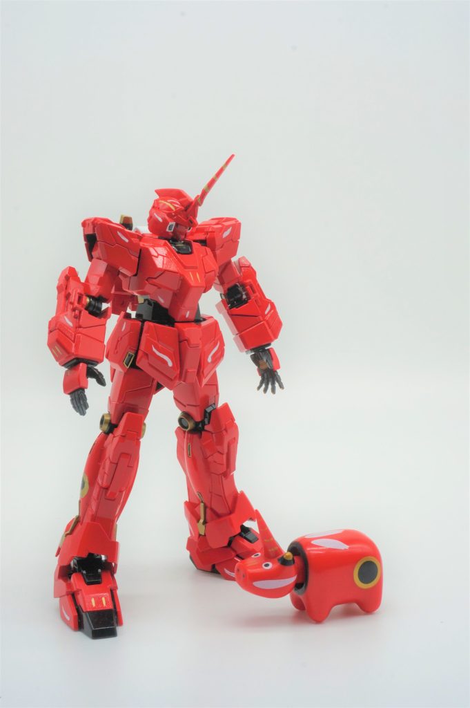 機体への手入れは、つのをシャープにしただけ。ベース色はエアブラシ。模様は工芸品感を出したくて筆で描いてます。