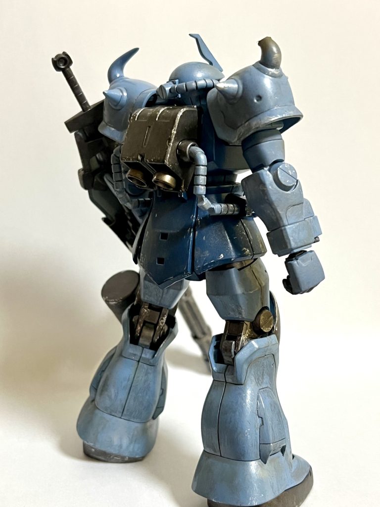 後ろ。経年劣化ぽくしたかったのですが、ただ汚い感じになりました。ウェザリング自体ほぼ初めてなので大目に見てやってください。