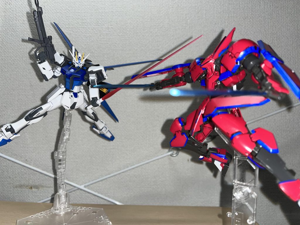 そこにストライクがいたのでちょっと対決。同じフォースの模擬戦してる的な妄想。