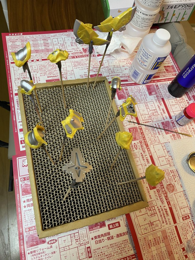 とにかく、マスキングが大変。塗装前のテープの剥がれの確認は必須。ただ、塗装後のテープ剥がしの瞬間… 上手くいってた時は気持ちいいですなー☺️