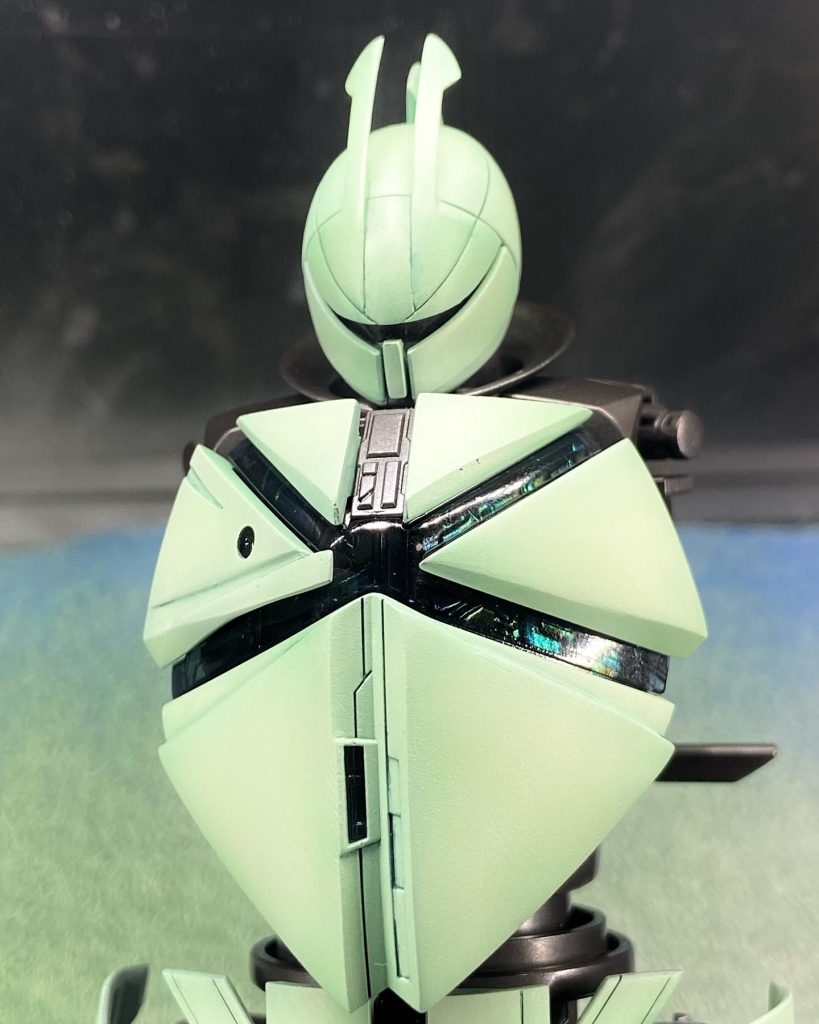 胸部装甲。右胸の突起や胸下の一段くびれた形状がシド・ミード画稿の特徴かと思い再現しました。