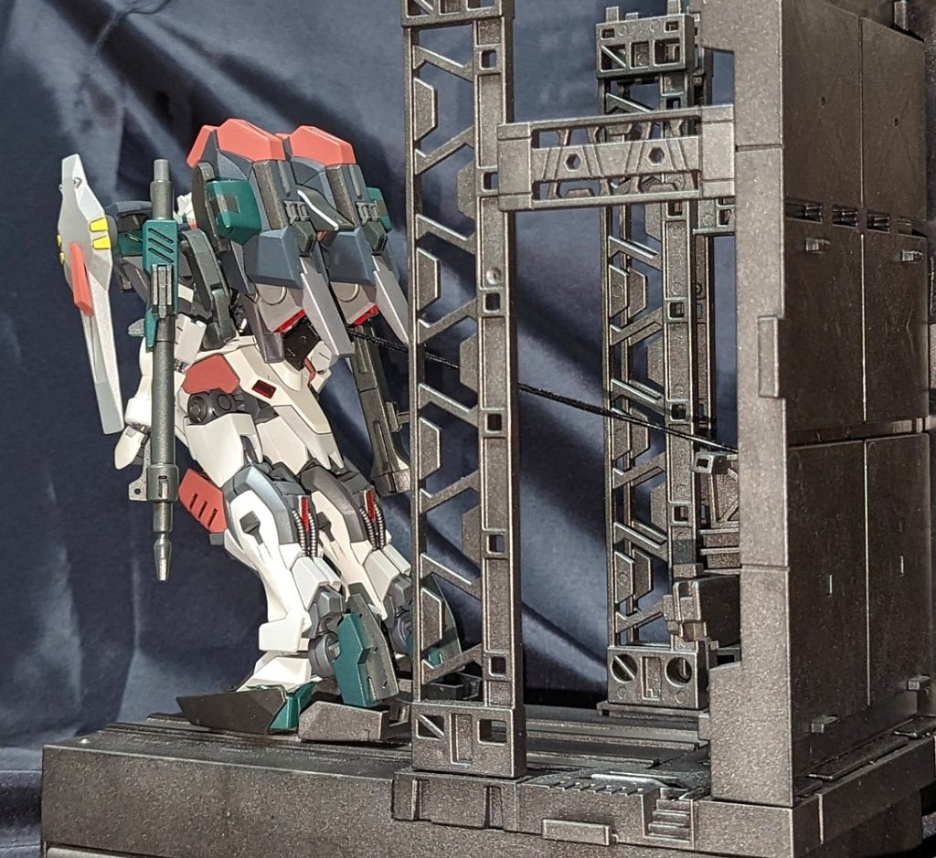 上記を作ったことで、腰部に磁石接続できる機体ならSEED世界の出撃シーンを再現できます