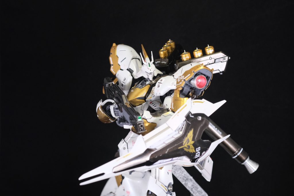 ビームショットライフルを構えて