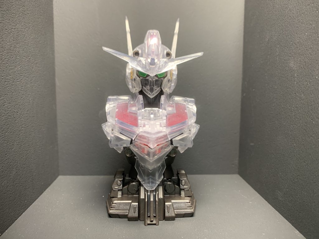 クリア外装版正面。そこはかとなくルブリス感。一瞬ルブリスに改造チャレンジしてみようかと思ったけど地獄を見る未来しか見えないしそんな技術ないからパス。