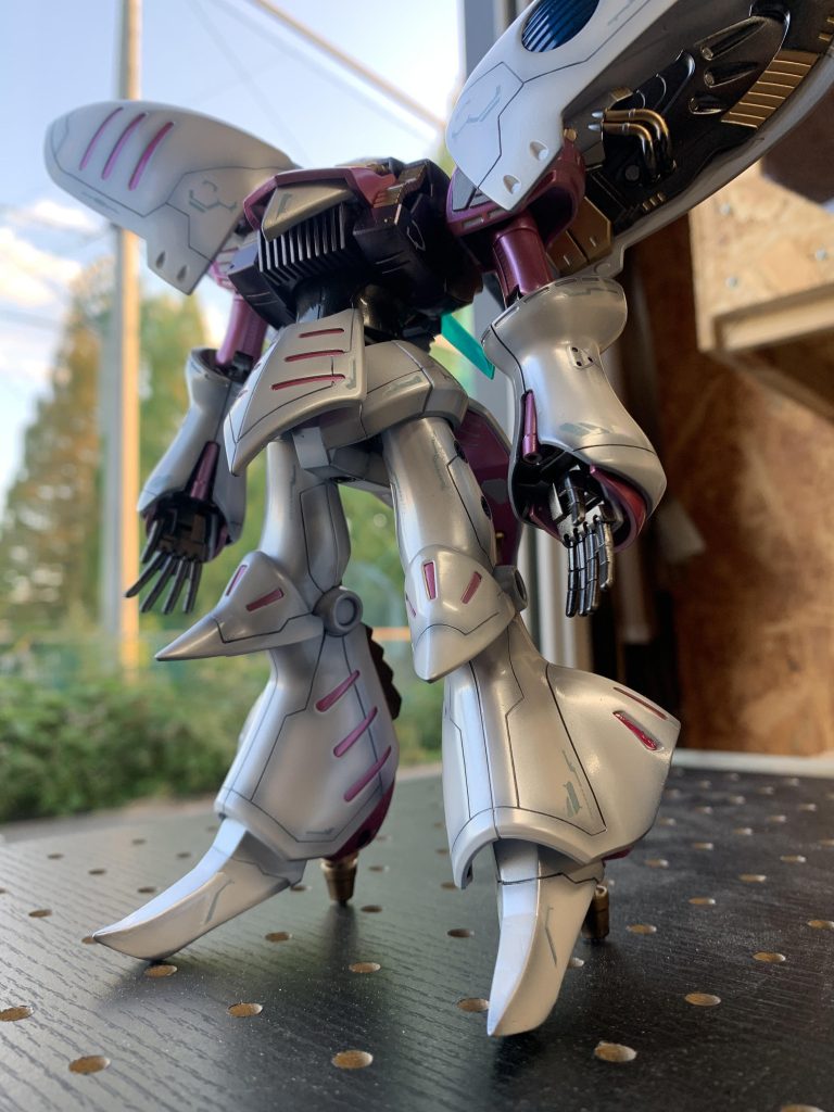 各所にスジボリを追加しました曲面が多いのでスジボリが激ムズでしたところどころはみ出してマス…スジボリのデザインは色々な方の作品を参考(パクリ)にさせてもらいました