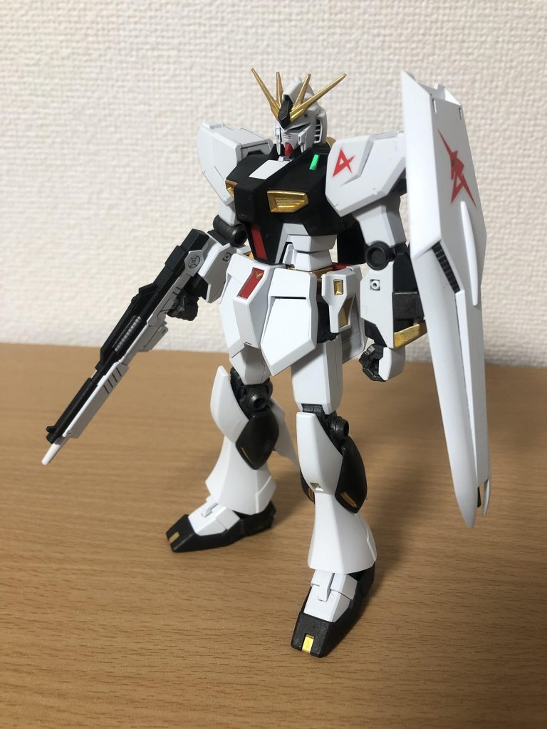 素立姿。流石νガンダム、下手なポーズを付けなくてもイケメンさんです。