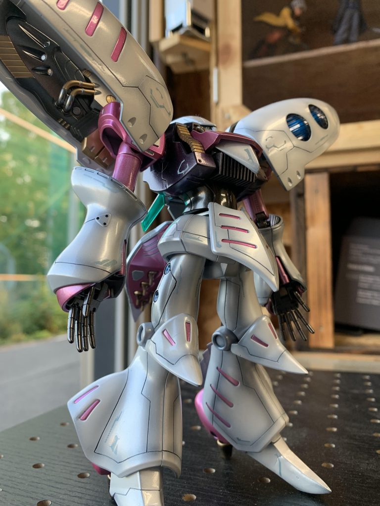 パール部分は黒サフ→アルティメットホワイトでグラデーション→ムーンストーンパール→光沢クリヤです塗ってる時はよくわからなかったけど乾いたらいい感じのパール感がでました