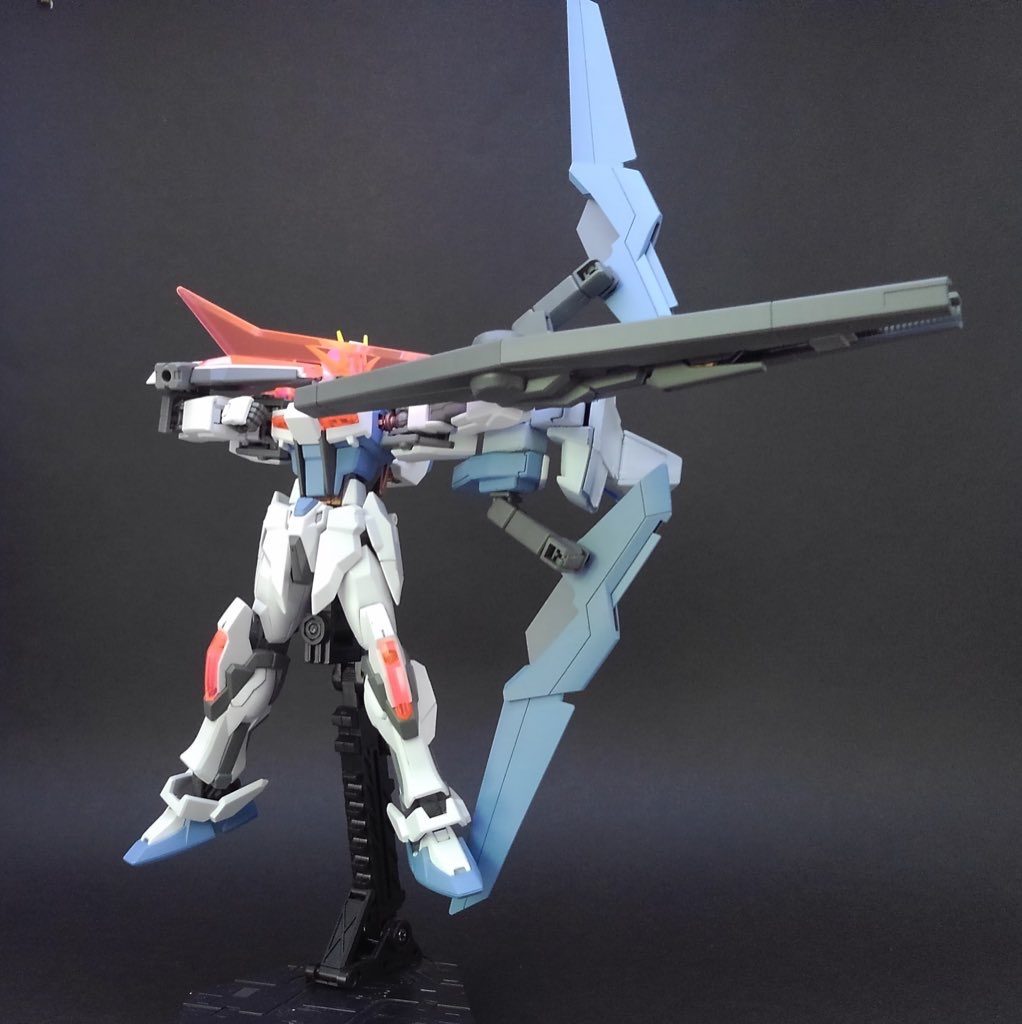 必殺技形態アローフォームですカテドラルガンダムやレッドフレームをイメージ元にしていますダイダルバズーカがホントいい味出してますね