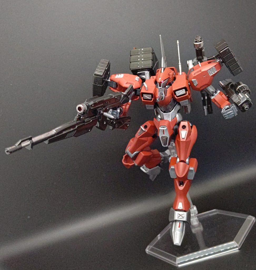 右手のライフルはザウォートの物をベースにジャンクパーツを繋げて元ネタゲームのリニアライフルをイメージ。