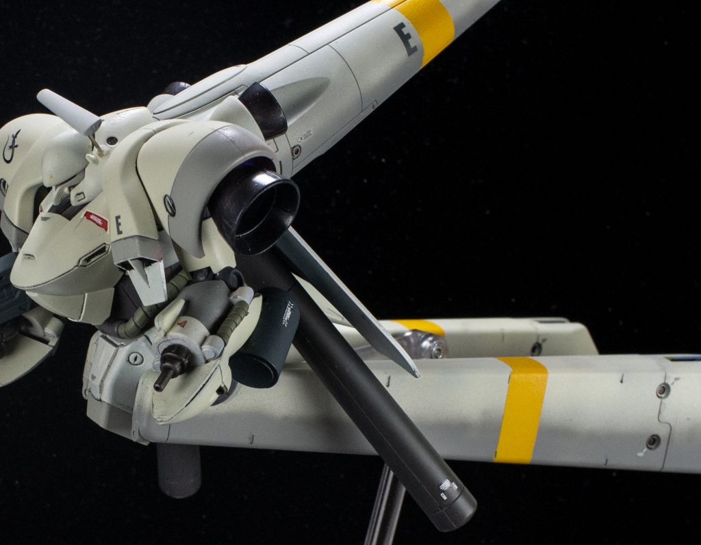 デカールは、スジボリ堂さんのロボデカールのアルファベットと注意書きデカールと、ガチャーネンから、頭部のアンテナもガチャーネンを元にUVレジンで複製した物を使用しています